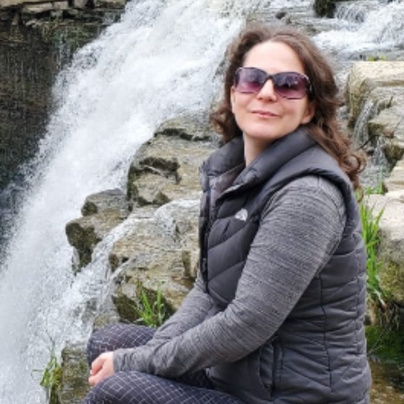 Meet your Posher, Robyn - Picture 2 of 4